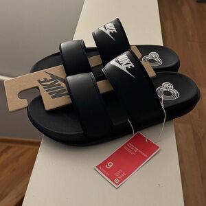 Brand new “Nike”(off court duo slide)slippers for women.Size-9,color-black.🖤